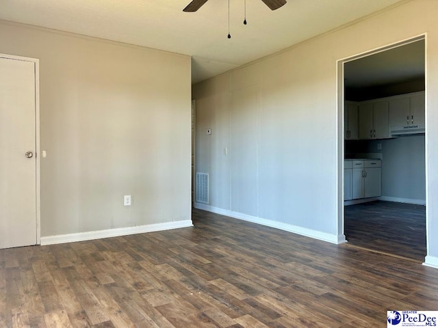 empty room with dark wood-type flooring and ceiling fan