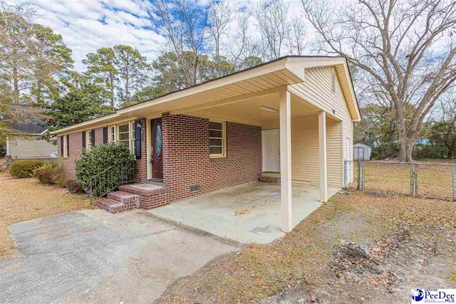 view of front facade featuring a carport