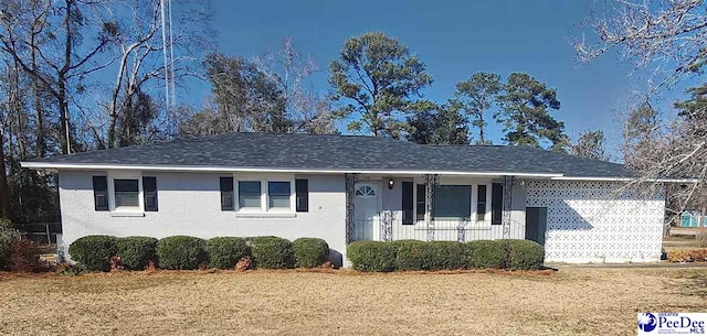 single story home featuring a porch and a front yard