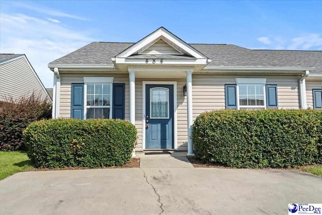 484 Londonberry, Florence, SC 29505 - view of front facade featuring roof with shingles