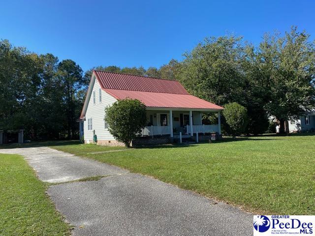 view of front facade with a front lawn and covered porch