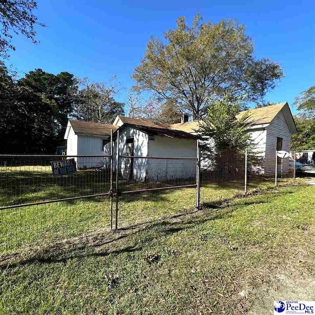 exterior space featuring a yard