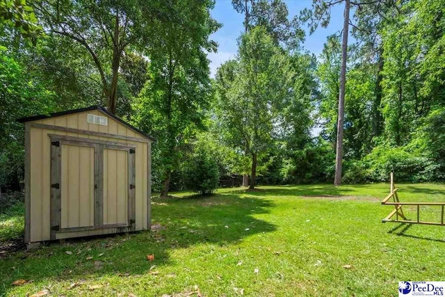 516 S Cashua Dr, Florence, SC 29501 - view of grassy yard with a storage shed