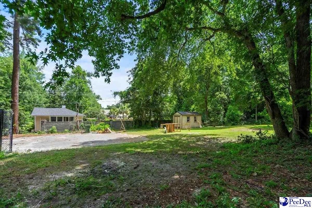 516 S Cashua Dr, Florence, SC 29501 - view of yard featuring a storage shed