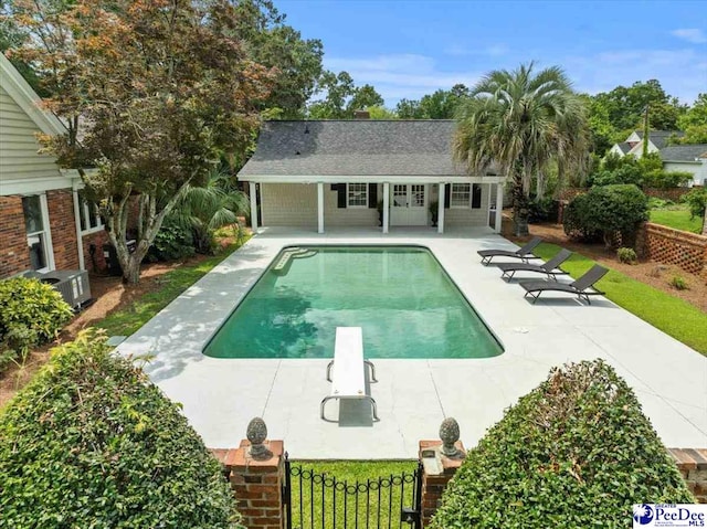 439 Whitman Ave, Florence, SC 29501 - swimming pool featuring a patio area, an outdoor structure, a diving board, and a storage structure