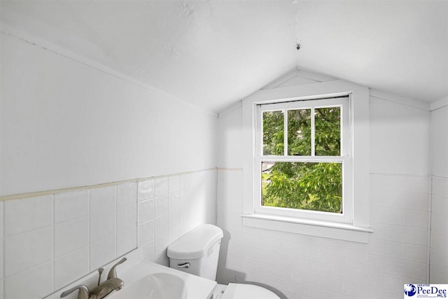 707 Chase St, Florence, SC 29501 - half bath featuring tile walls and vaulted ceiling