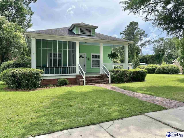 101 W Baptist St, Marion, SC 29571 - bungalow-style home featuring a front yard and a porch