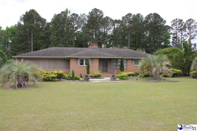 single story home featuring a front lawn