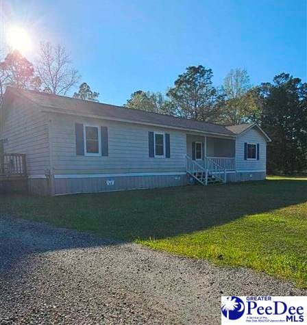 87 Brooklyn Ave, Hemingway, SC 29554 - view of front of house with a front lawn
