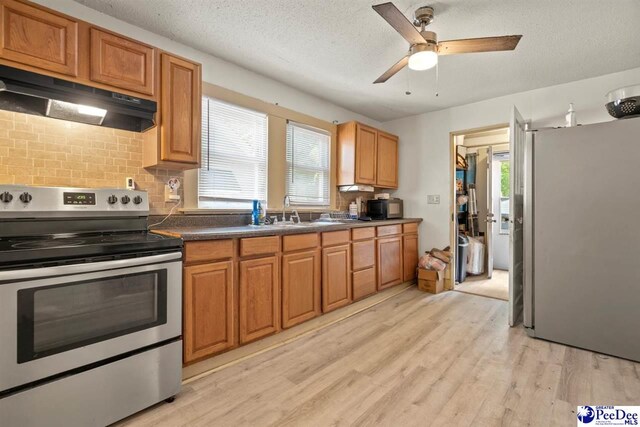 427 Marlboro Ave, Hartsville, SC 29550 - kitchen featuring ceiling fan, appliances with stainless steel finishes, light hardwood / wood-style floors, a textured ceiling, and decorative backsplash