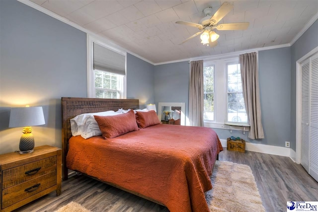 bedroom with baseboards, wood finished floors, a ceiling fan, and crown molding