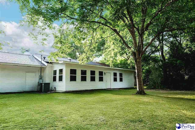 306 Mimosa Dr, Cheraw, SC 29520 - rear view of property featuring a yard