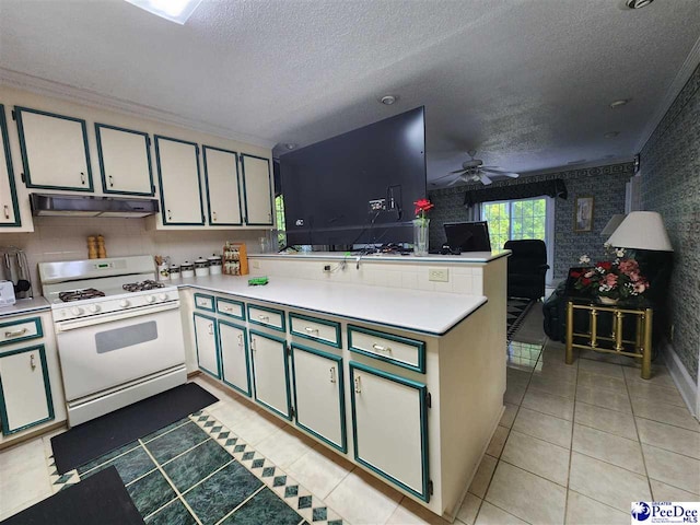 129 Golf Course Rd, Hartsville, SC 29550 - kitchen featuring white range with gas cooktop, a peninsula, under cabinet range hood, a textured ceiling, and light countertops
