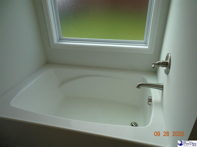 1671 Lake Wateree Dr, Florence, SC 29501 - bathroom with a bath