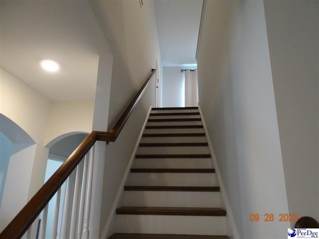 1671 Lake Wateree Dr, Florence, SC 29501 - view of stairway