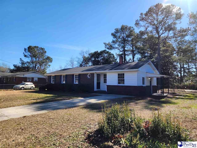 ranch-style home with a front lawn