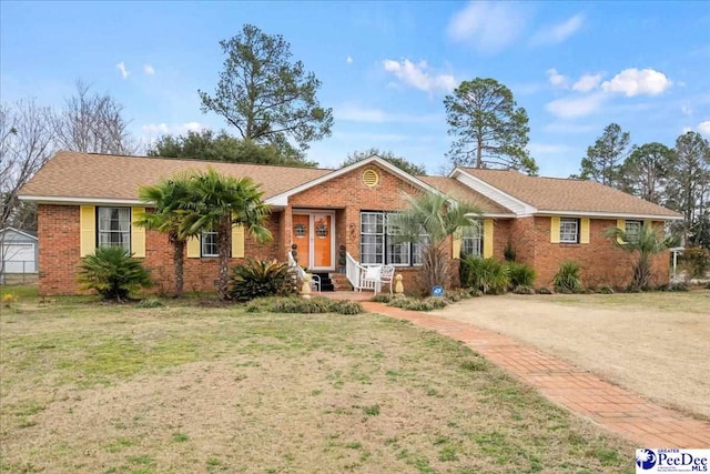 ranch-style house featuring a front yard