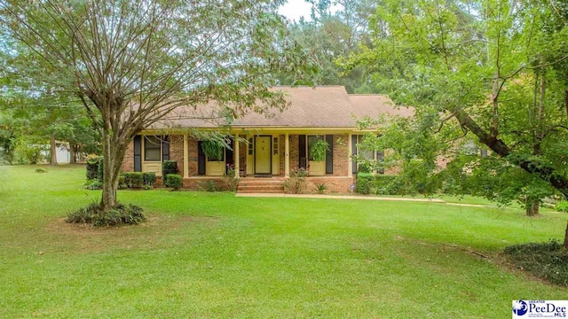 view of front of property featuring a front lawn and covered porch