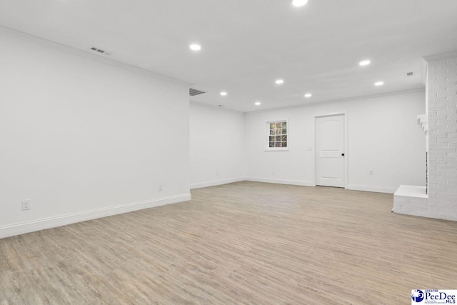 empty room featuring baseboards, light wood-style flooring, visible vents, and recessed lighting