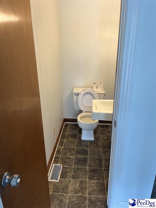 1840 New Zion Rd, Lake City, SC 29560 - bathroom with toilet and baseboards