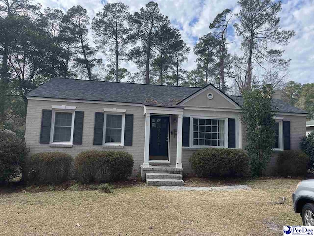 view of front of property with a front yard