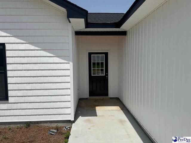 7845 E National Cemetery Rd, Florence, SC 29506 - entrance to property featuring a shingled roof