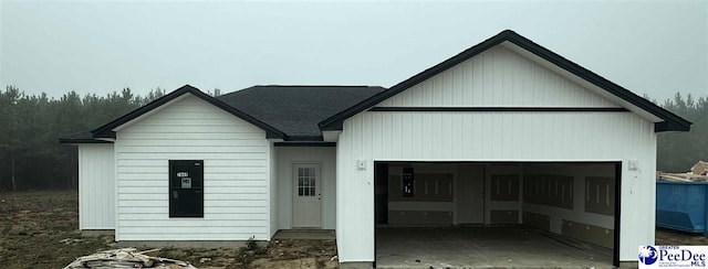 view of front facade featuring a garage