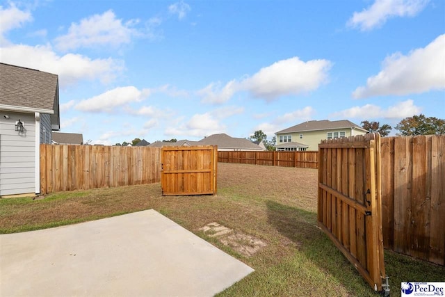 view of yard with a patio area