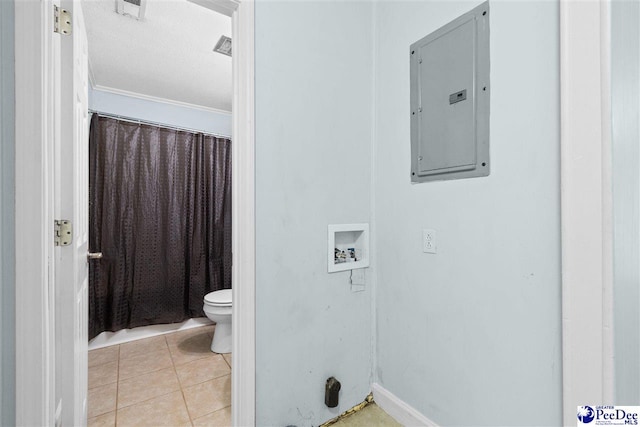 full bath featuring curtained shower, electric panel, toilet, visible vents, and tile patterned flooring