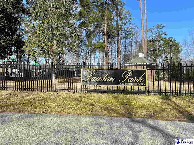 view of community / neighborhood sign