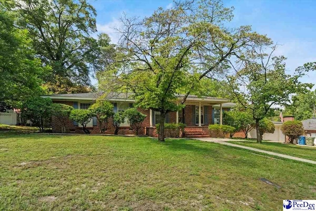 view of front facade featuring a front yard