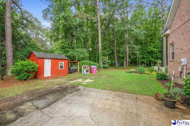 2409 Sarazen Ct, Florence, SC 29506 - view of grassy yard with a patio