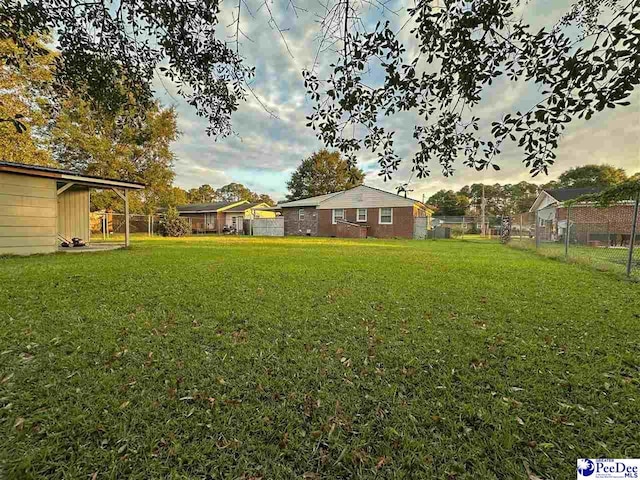 view of yard at dusk