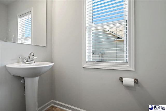 bathroom featuring sink