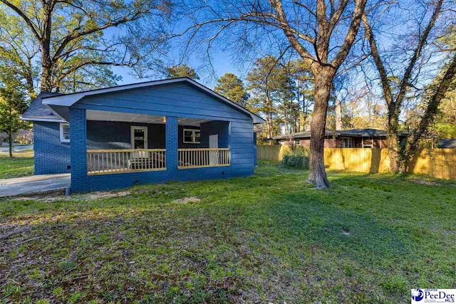 616 Sandra Ter, Florence, SC 29501 - view of front of property with fence, a porch, and a front yard