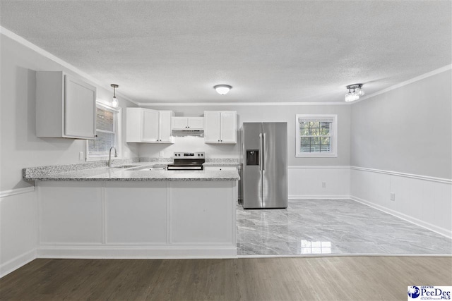 616 Sandra Ter, Florence, SC 29501 - kitchen featuring stainless steel appliances, under cabinet range hood, a sink, a peninsula, and wainscoting