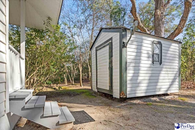 view of outbuilding