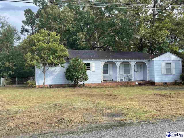 ranch-style home with a front lawn and a porch