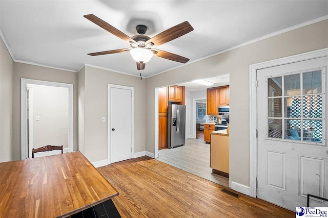 600 Greenway Dr, Florence, SC 29501 - interior space with light wood-type flooring, visible vents, ornamental molding, stainless steel appliances, and ceiling fan