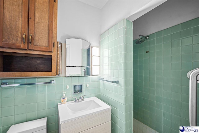 600 Greenway Dr, Florence, SC 29501 - bathroom with a tile shower, vanity, toilet, and tile walls