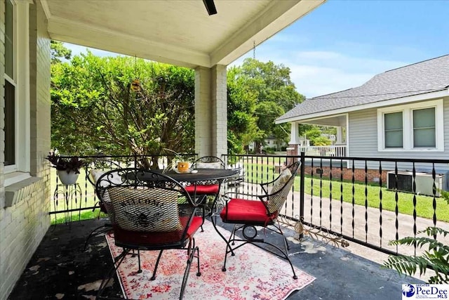 318 Mcleod St, Florence, SC 29501 - view of patio with ceiling fan