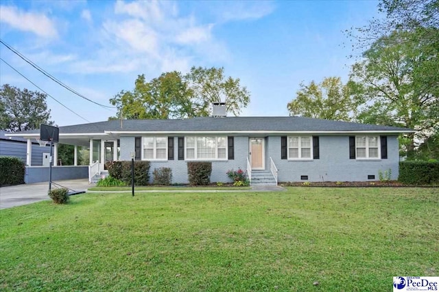 ranch-style house featuring a front lawn and a carport