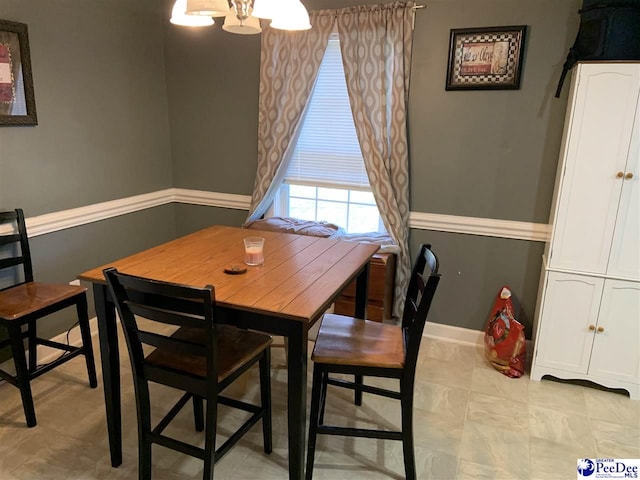 dining space with a notable chandelier