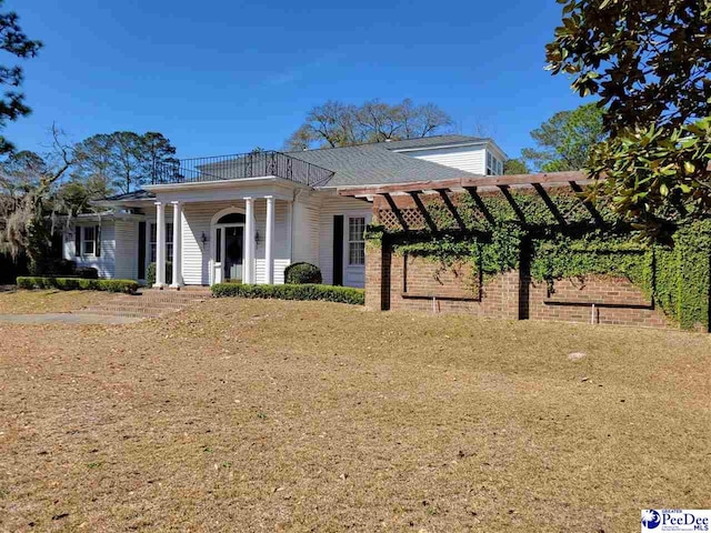 601 Cashua St, Darlington, SC 29532 - view of front facade with a porch