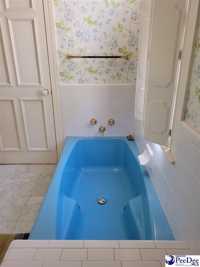 601 Cashua St, Darlington, SC 29532 - bathroom featuring wallpapered walls, a bathtub, a wainscoted wall, and tile walls