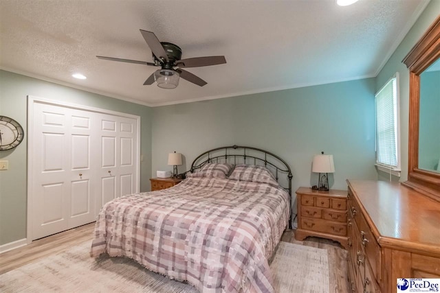 100 Warren Way, Cheraw, SC 29520 - bedroom featuring light wood finished floors, recessed lighting, a closet, a ceiling fan, and crown molding