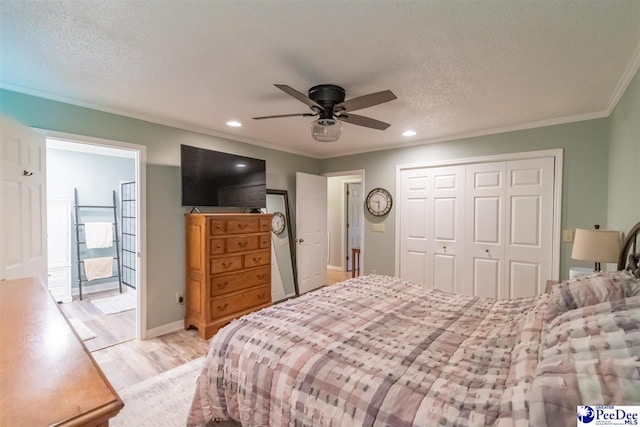 100 Warren Way, Cheraw, SC 29520 - bedroom featuring light wood-style floors, a closet, recessed lighting, crown molding, and ceiling fan
