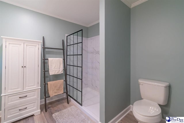 100 Warren Way, Cheraw, SC 29520 - bathroom featuring wood finished floors, walk in shower, toilet, baseboards, and ornamental molding