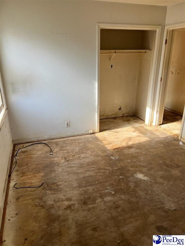 unfurnished bedroom featuring a closet