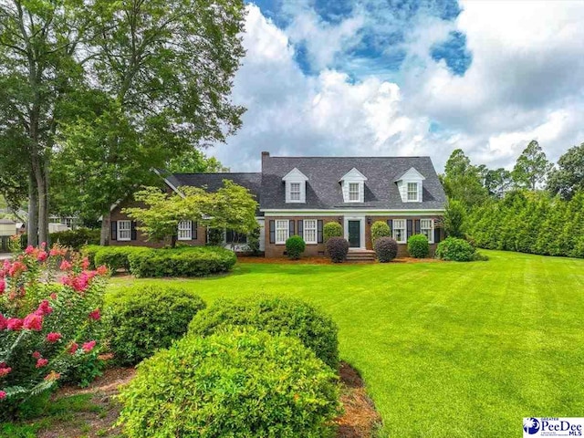 cape cod-style house featuring a front lawn